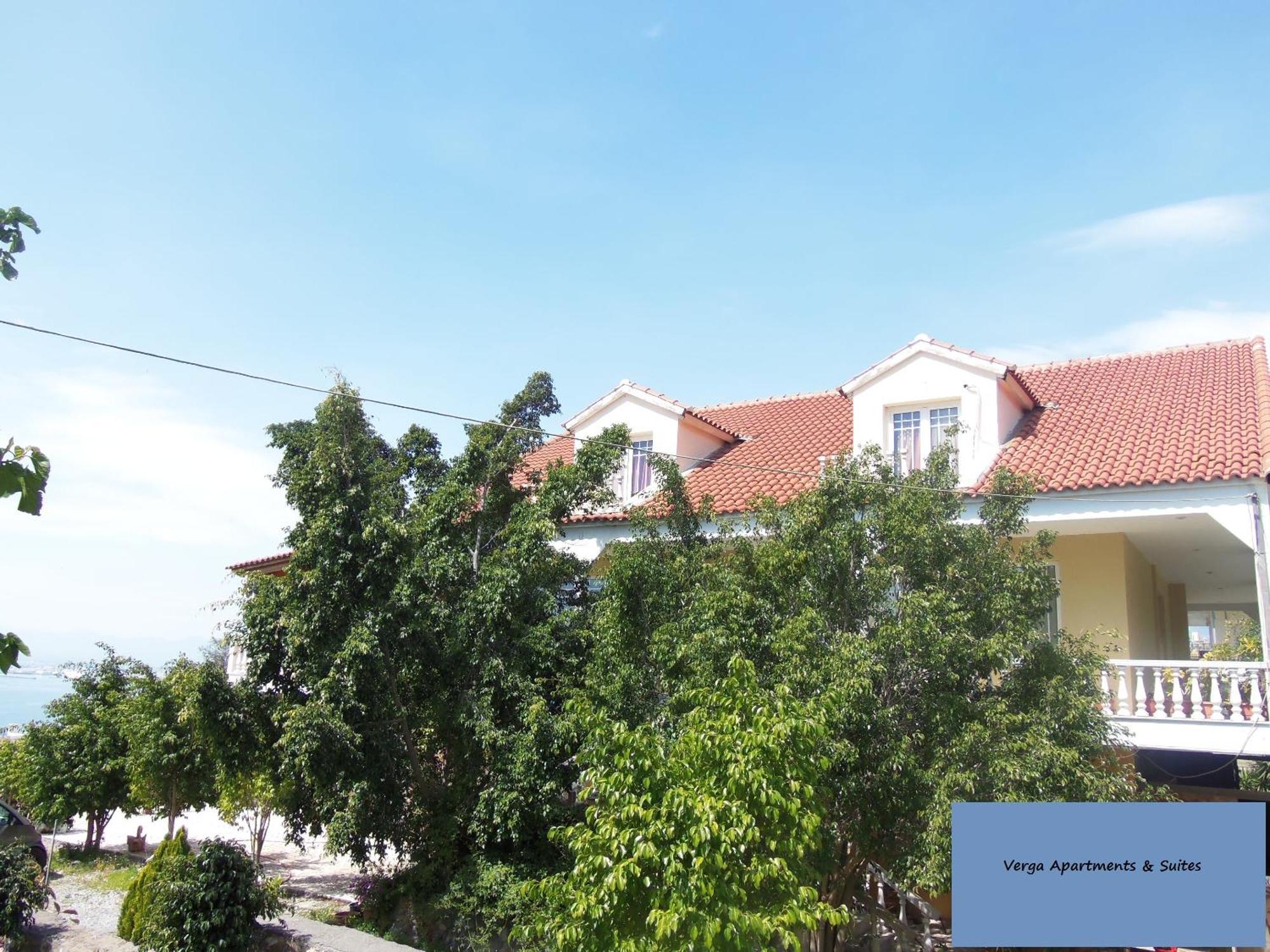 Verga Apartments & Suites Каламата Екстериор снимка