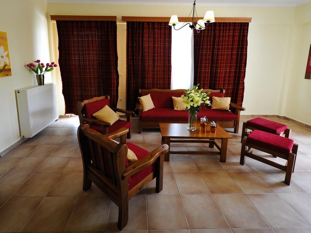 Verga Apartments & Suites Каламата Екстериор снимка