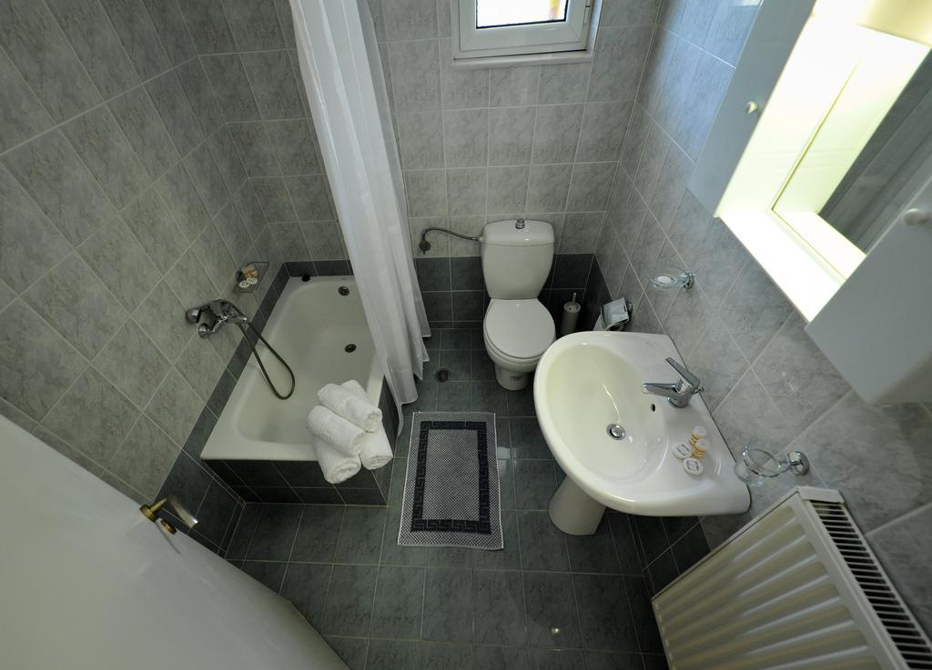 Verga Apartments & Suites Каламата Екстериор снимка